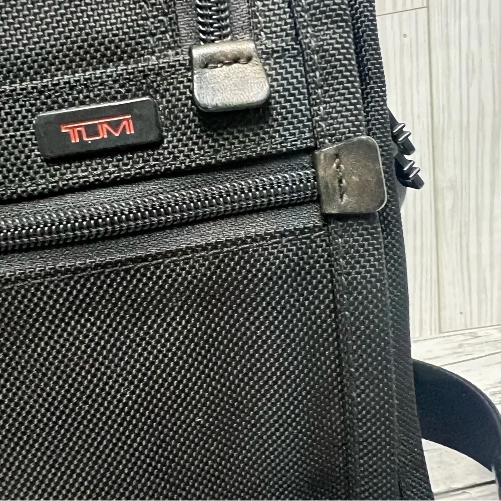 TUMI Black Crossbody Messenger Bag Travel Shoulder Laptop Work Bag